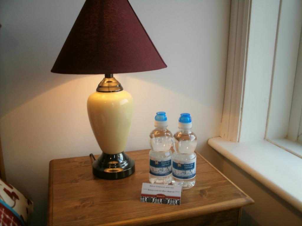 F3 2 Bedroomed Town House - Free Parking - Super 150 Mbps Wifi Near Gavin N Stacey Film House - 1 Free Dog Allowed Barry Zimmer foto